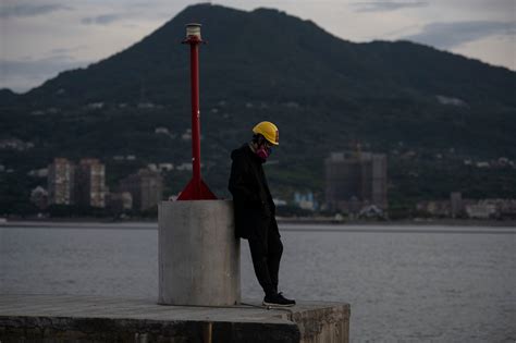 港台關係|台灣援港兩年後：國安法流亡潮再起、台港關係動蕩，。